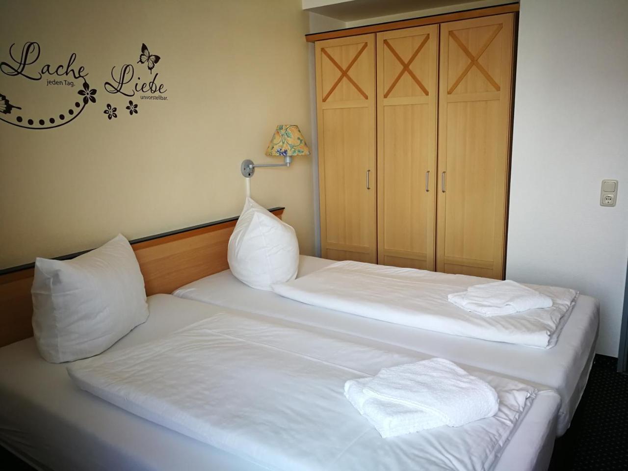 Hotel Near By Laatzen Exterior foto